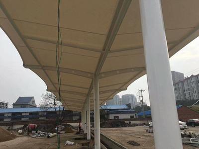 一站式解析 定制充电桩车棚、专业雨篷厂家、价格因素与膜结构工程全流程